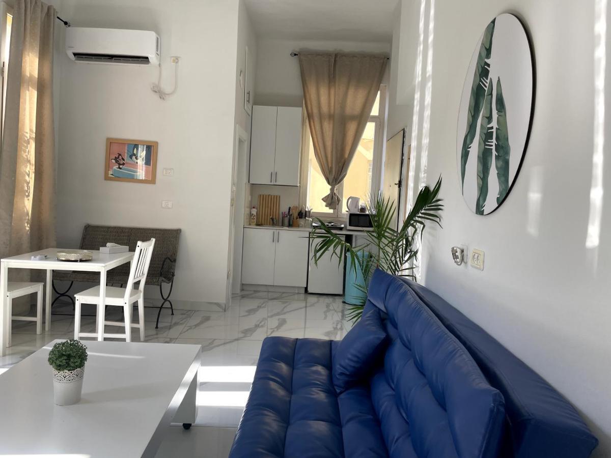 Bauhaus Stylish Apartments - By Bookiz Tel Aviv Eksteriør billede
