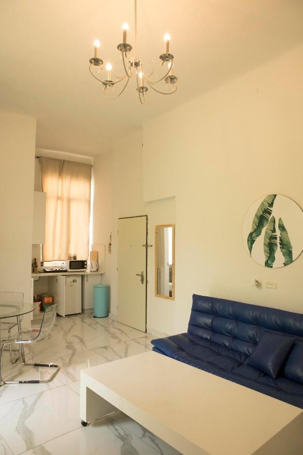 Bauhaus Stylish Apartments - By Bookiz Tel Aviv Eksteriør billede