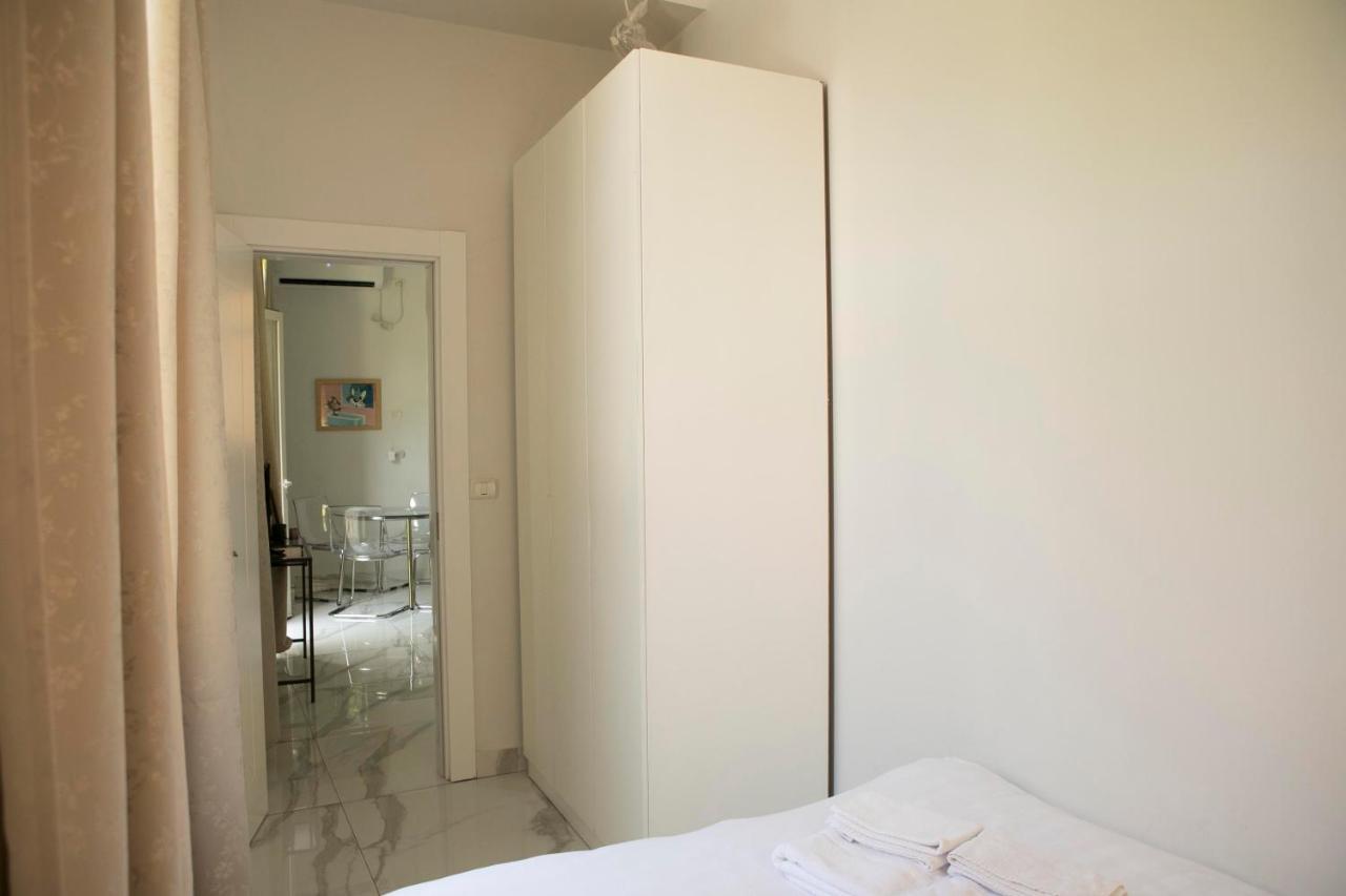 Bauhaus Stylish Apartments - By Bookiz Tel Aviv Eksteriør billede