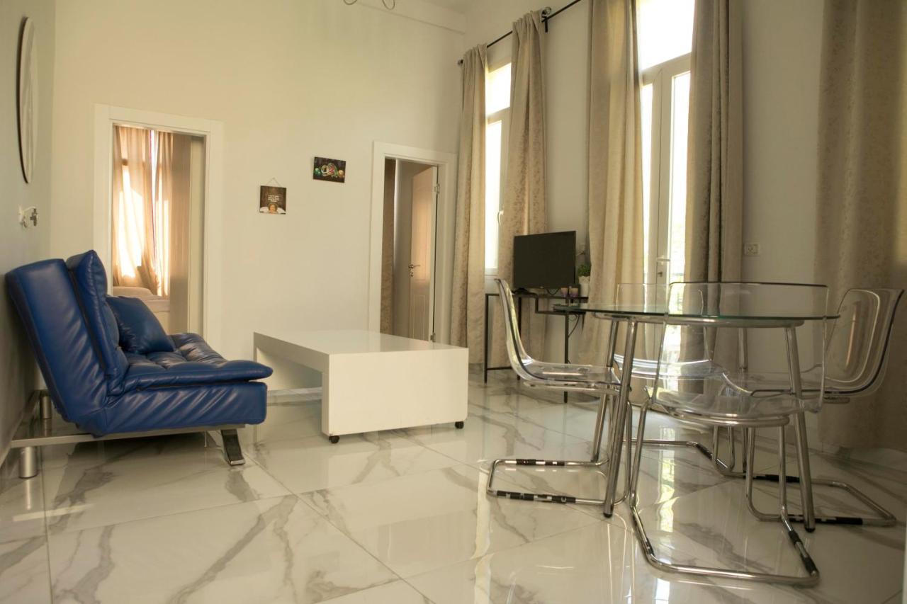 Bauhaus Stylish Apartments - By Bookiz Tel Aviv Eksteriør billede